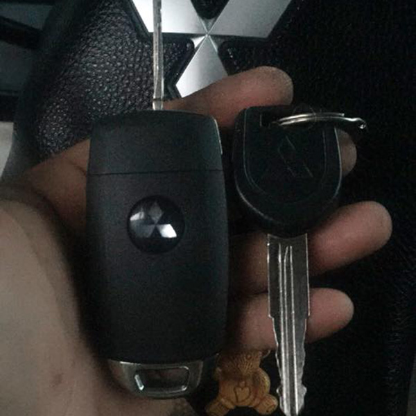 Độ chìa khóa gập xe Mitsubishi Grandis tại TPHCM giá rẻ